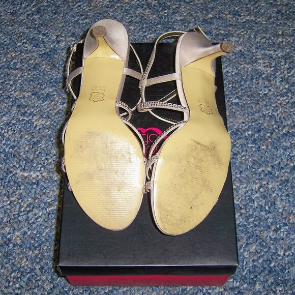 Touch of Nina Strappy Sandals Heels Sparkly Champagne Satin Genivee Size 7.5 - Picture 4 of 6
